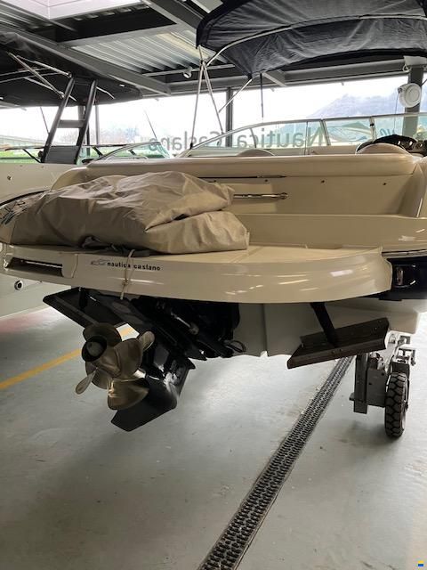 Sea Ray 220 SSE