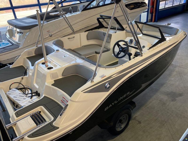 Bayliner M17