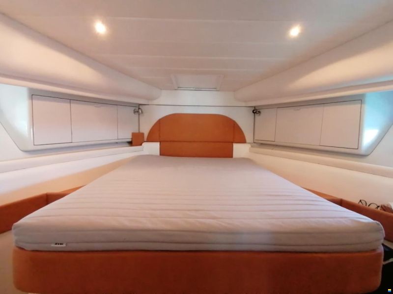 Mochi Craft Fly Bridge 46