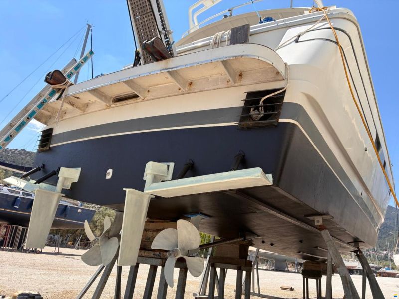 Mochi Craft Fly Bridge 46