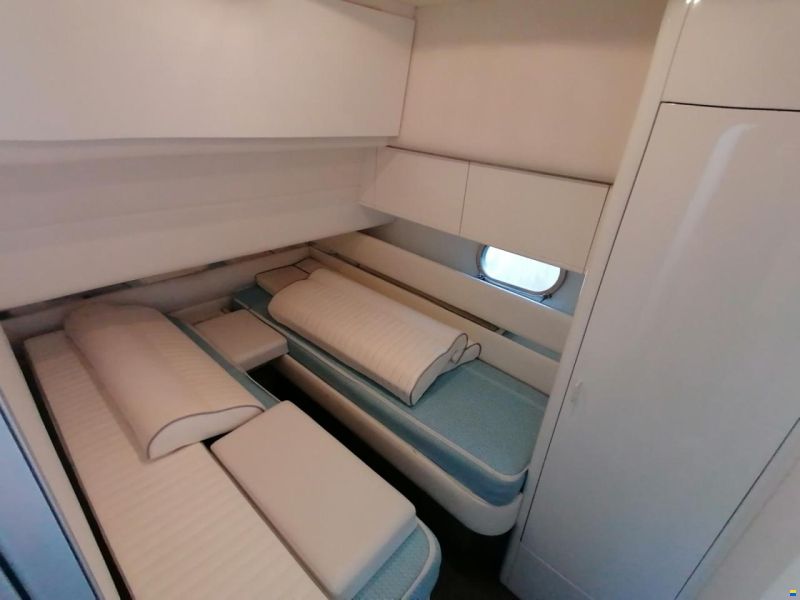 Mochi Craft Fly Bridge 46