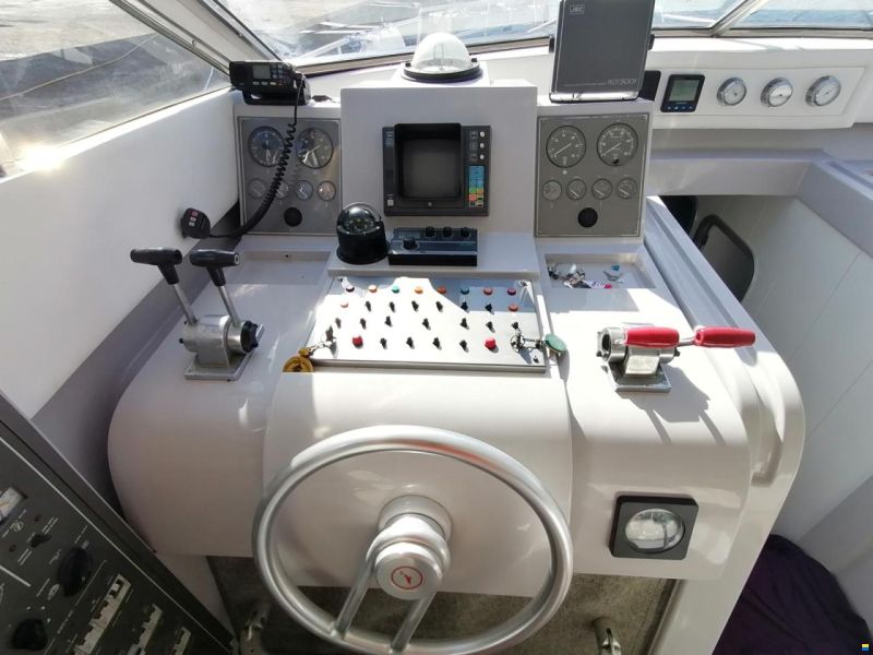 Mochi Craft Fly Bridge 46