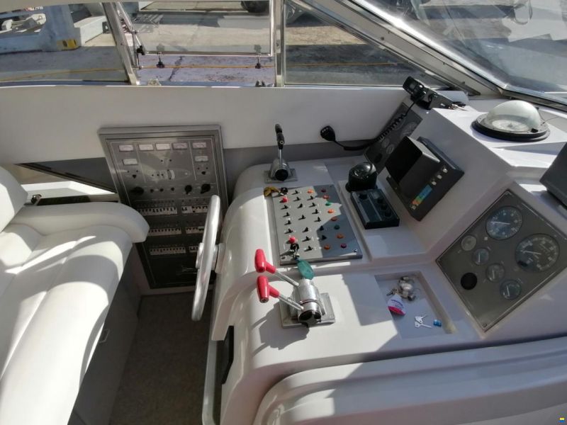Mochi Craft Fly Bridge 46