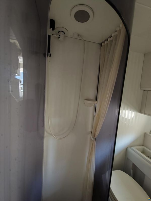 Mochi Craft Fly Bridge 46