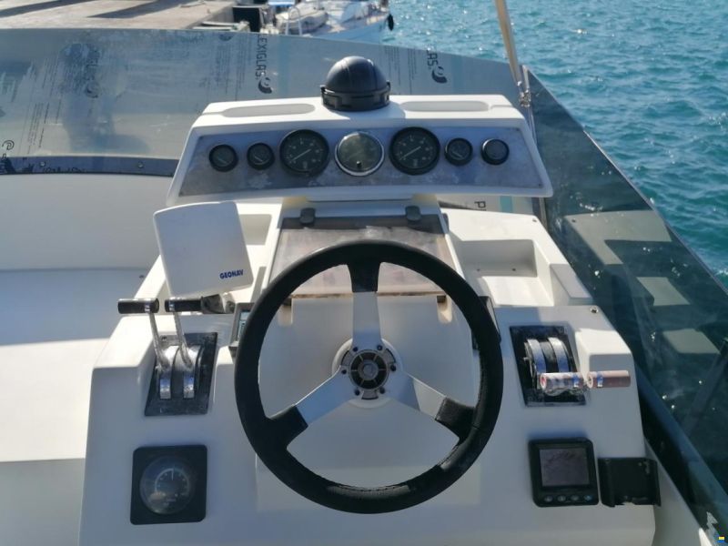 Mochi Craft Fly Bridge 46