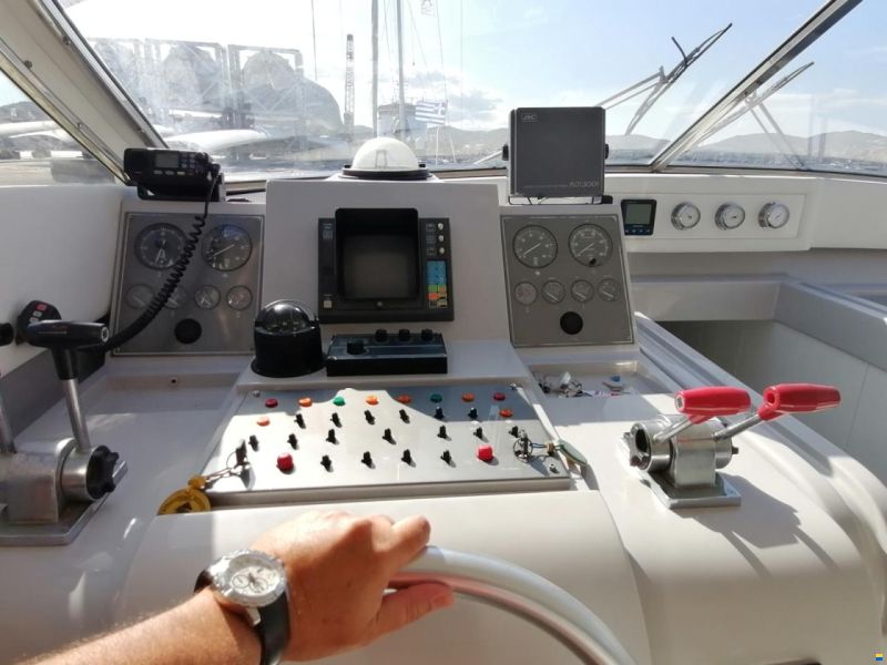 Mochi Craft Fly Bridge 46
