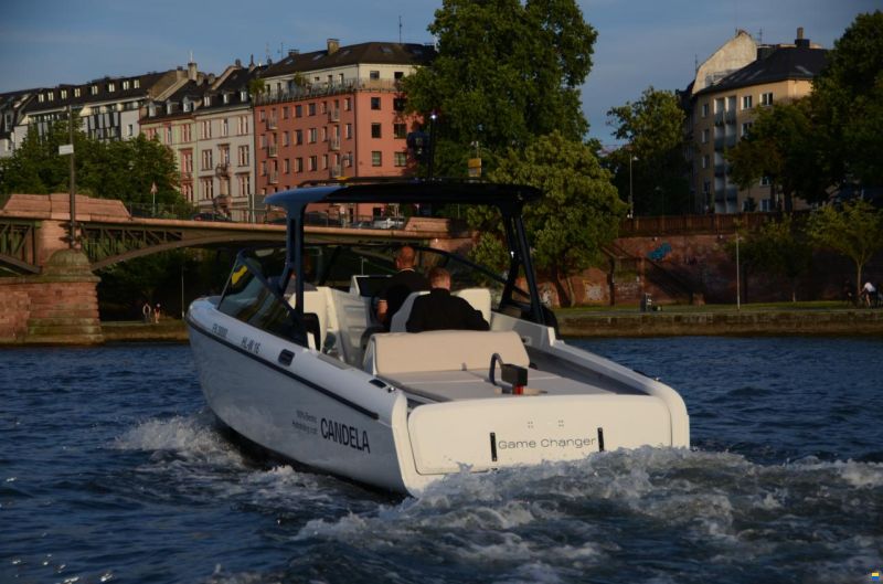 Candela C-8