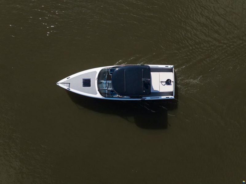 Candela C-8
