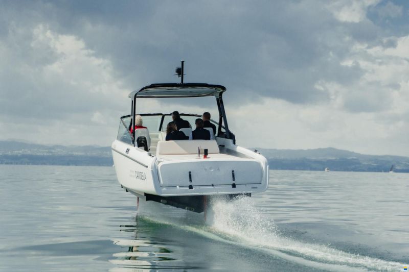 Candela C-8