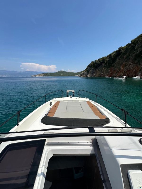 Beneteau Fleyr 9 Sundeck