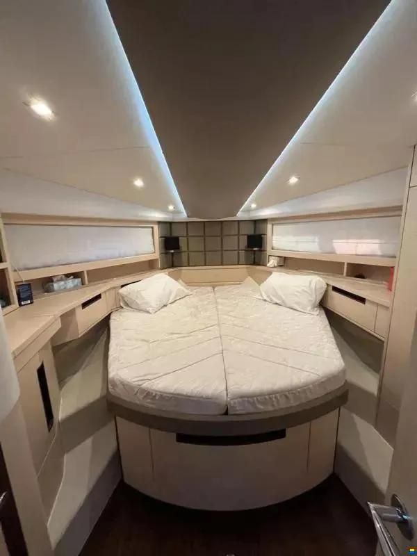 Galeon 420 fly
