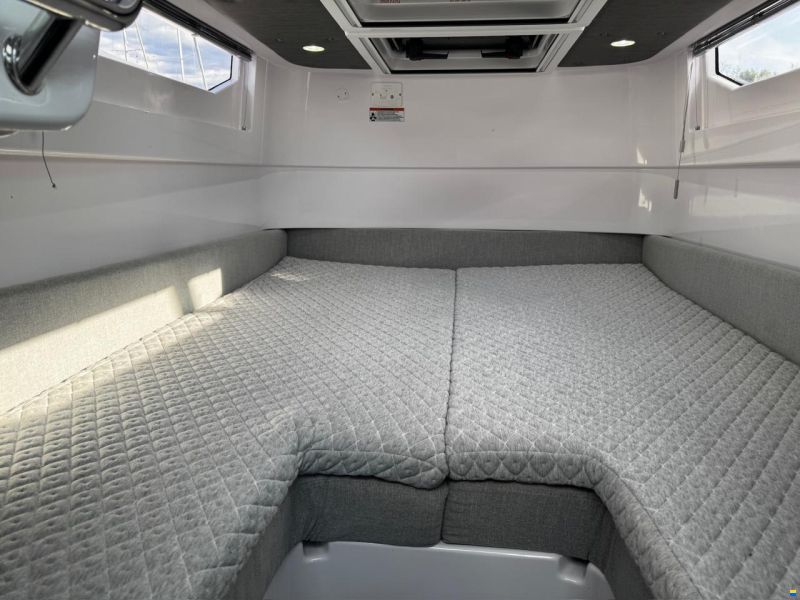Axopar 37 XC Cross Cabin