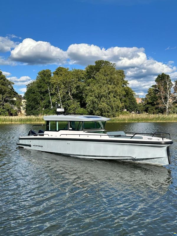 Axopar 37 XC Cross Cabin