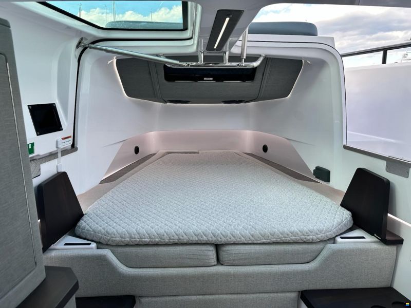 Axopar 37 XC Cross Cabin