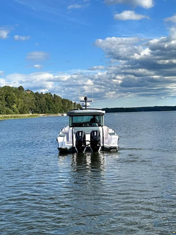 Axopar 37 XC Cross Cabin