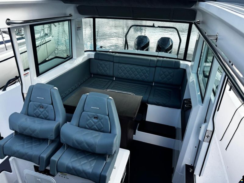 Axopar 37 XC Cross Cabin