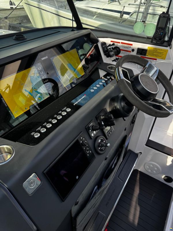 Axopar 37 XC Cross Cabin