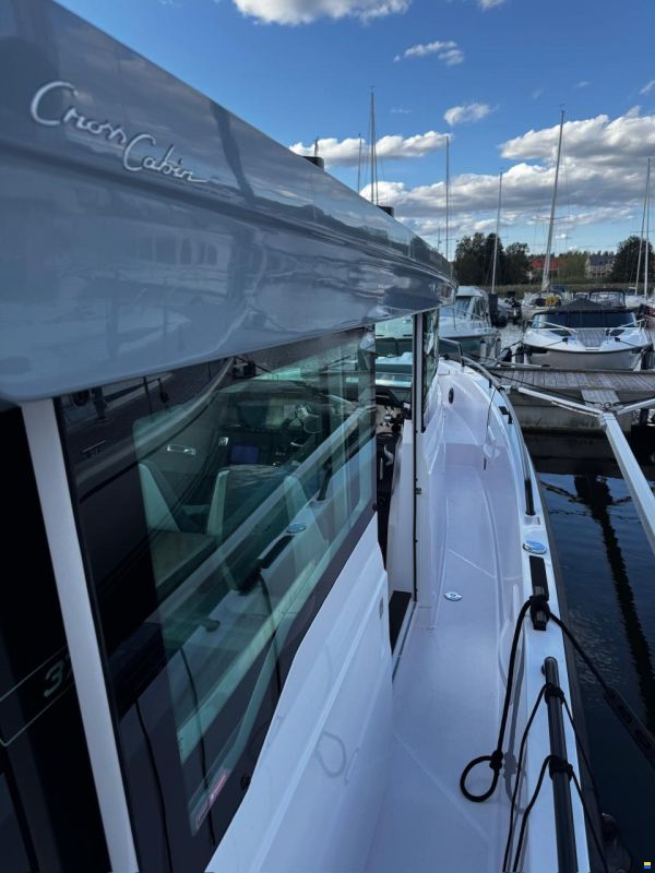 Axopar 37 XC Cross Cabin