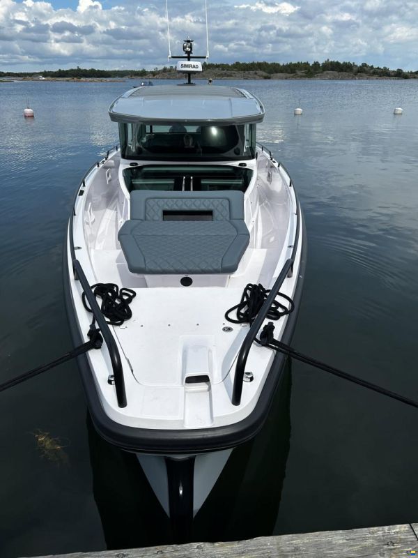 Axopar 37 XC Cross Cabin