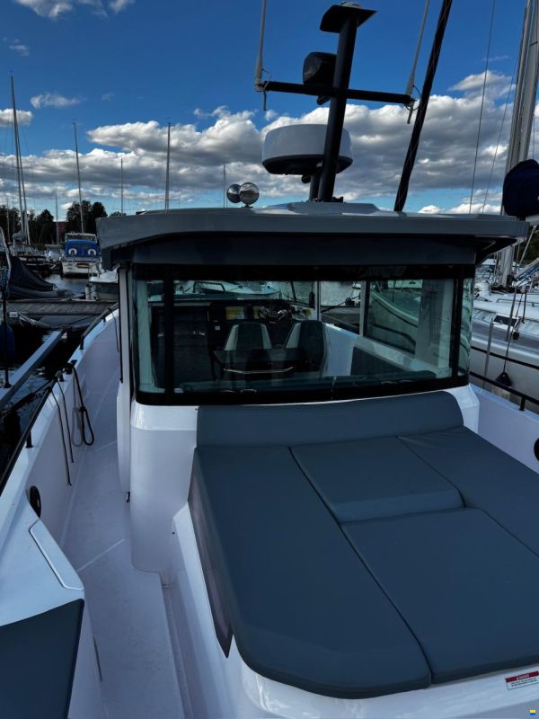 Axopar 37 XC Cross Cabin