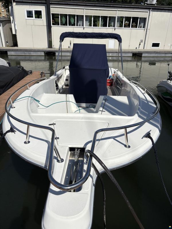 White Shark 225
