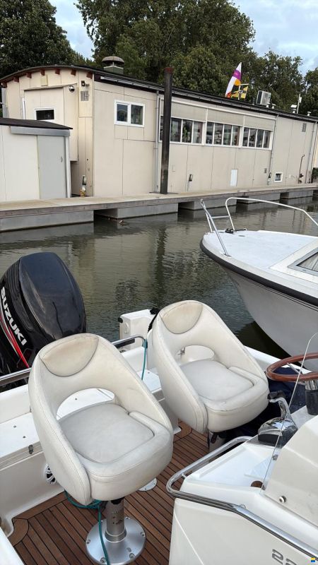White Shark 225