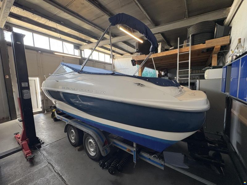 Bayliner 212 Capri