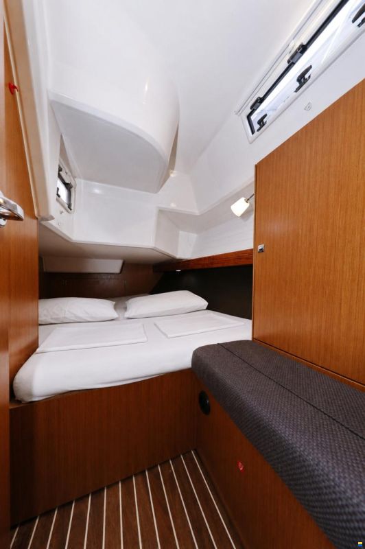 Bavaria Cruiser 37