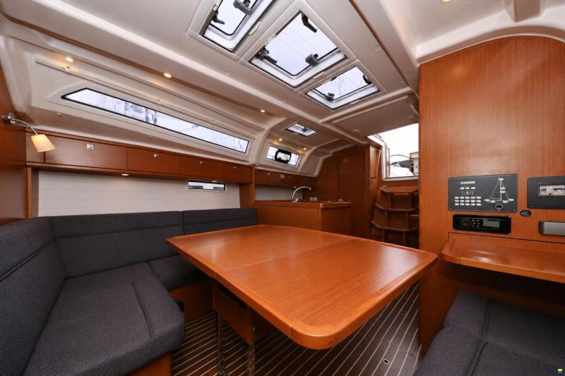Bavaria Cruiser 37