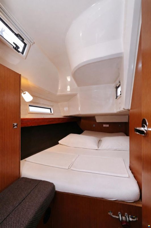 Bavaria Cruiser 37