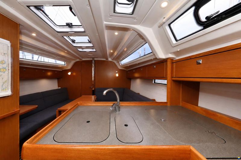 Bavaria Cruiser 37