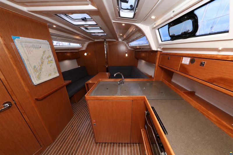 Bavaria Cruiser 37