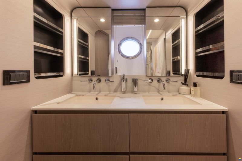 Azimut 72