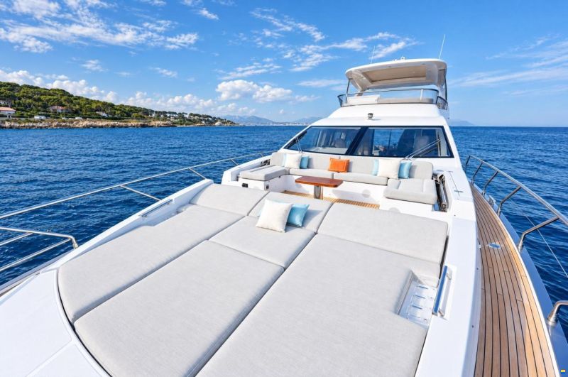 Azimut 72