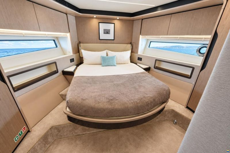 Azimut 72