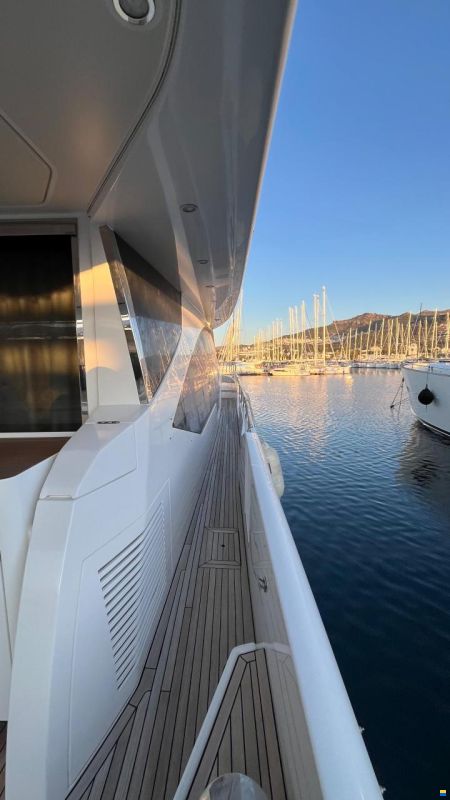 Azimut Grande 25