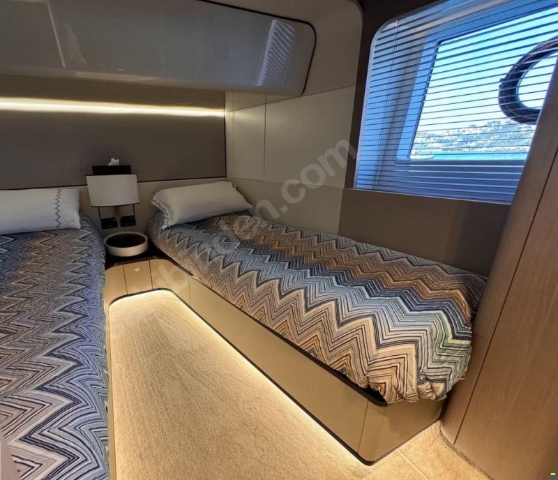 Azimut Grande 25