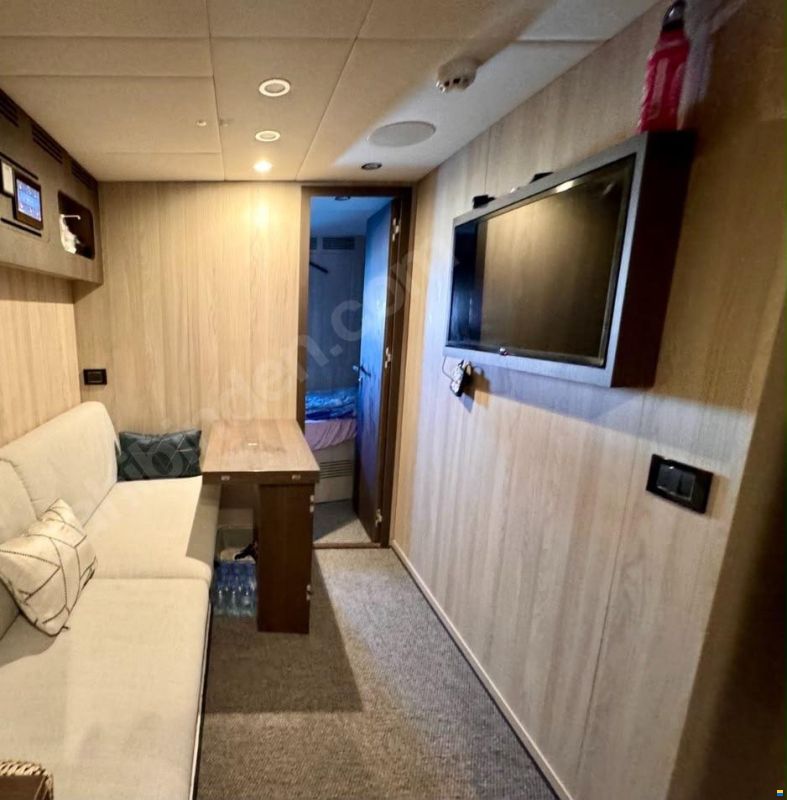 Azimut Grande 25