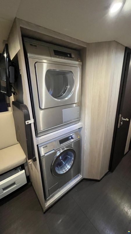 Azimut Grande 25