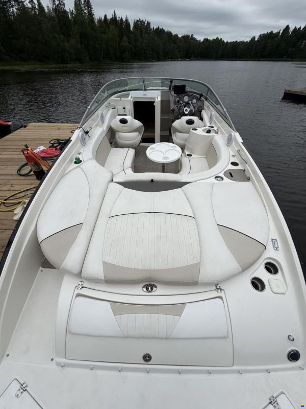 Rinker Captiva 246 CC