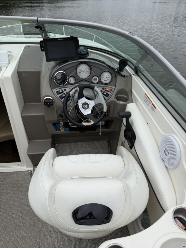 Rinker Captiva 246 CC