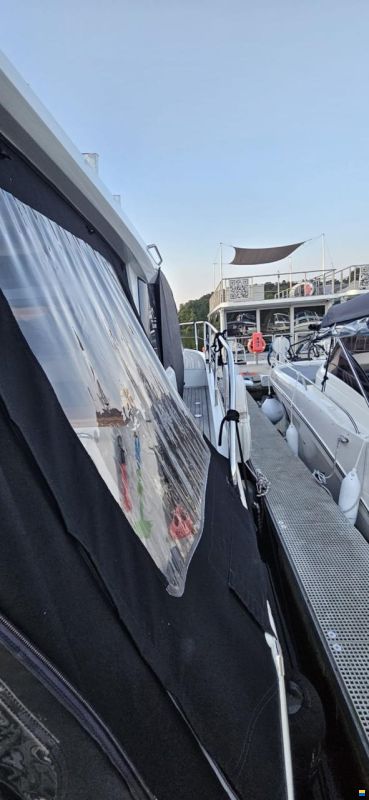 Sealine C330