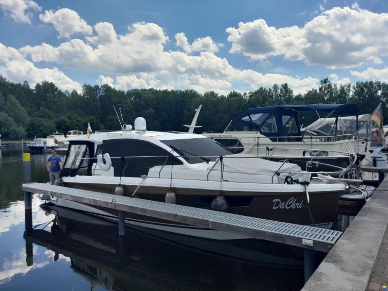 Sealine C330