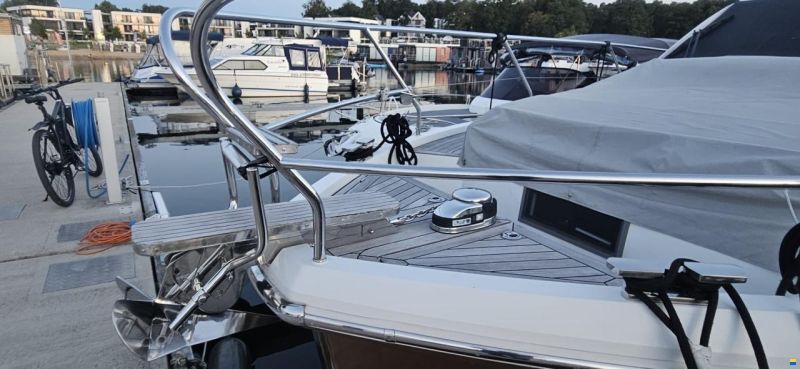 Sealine C330