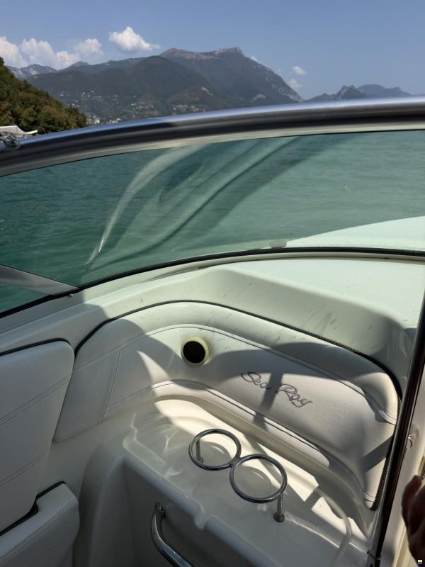 Sea Ray 220 SSE