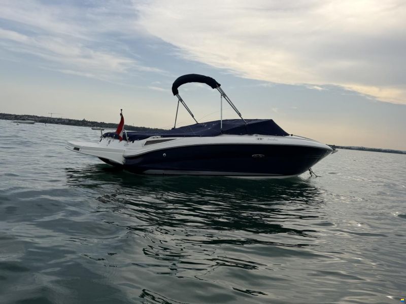Sea Ray 220 SSE