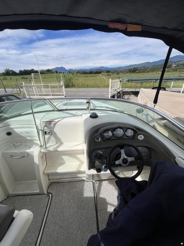 Sea Ray 220 SSE