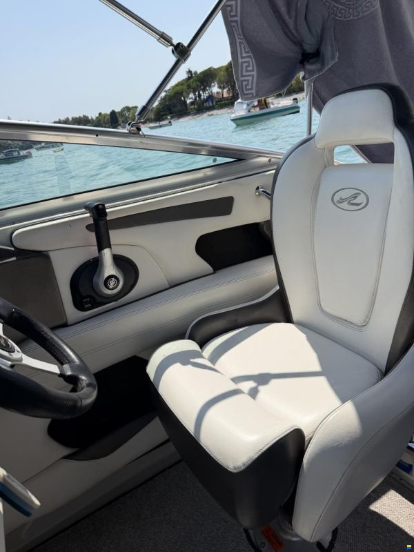 Sea Ray 220 SSE