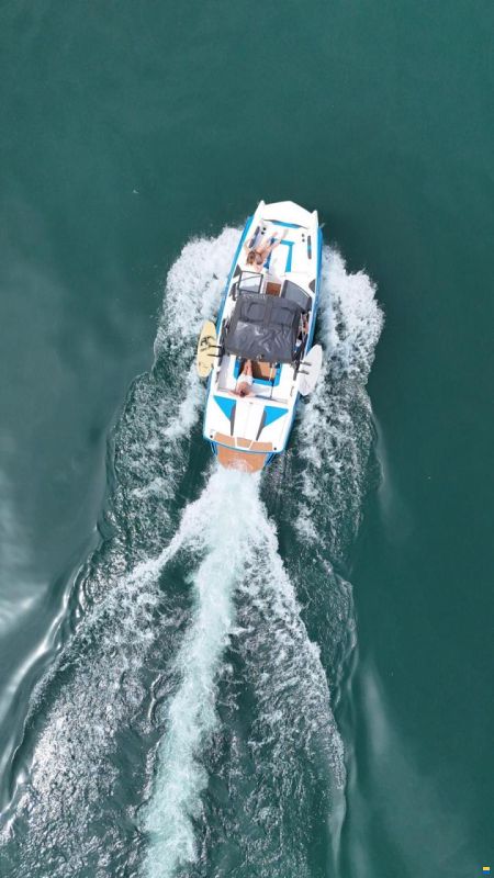 Axis by Malibu A22