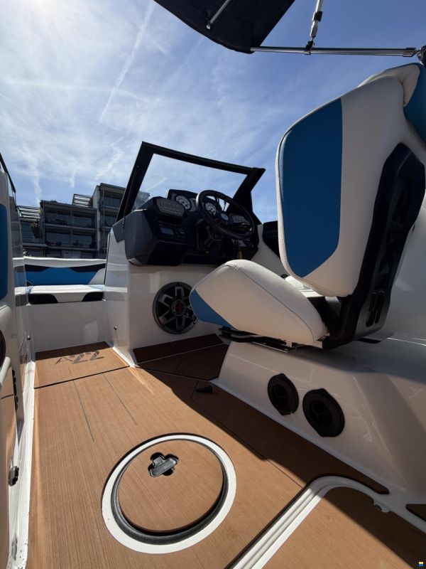Axis by Malibu A22